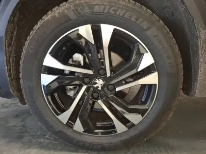 Photo 12 Peugeot 2008  PureTech 130 S&S BVM6