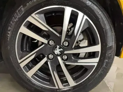 Photo 33 Peugeot 208  PureTech 100 S&S EAT8