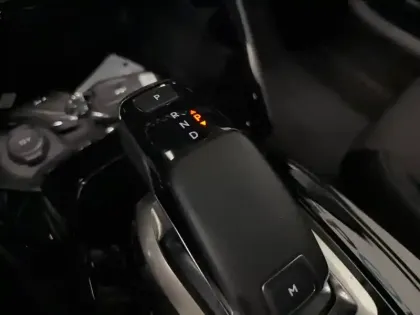 Photo 28 Peugeot 208  PureTech 100 S&S EAT8