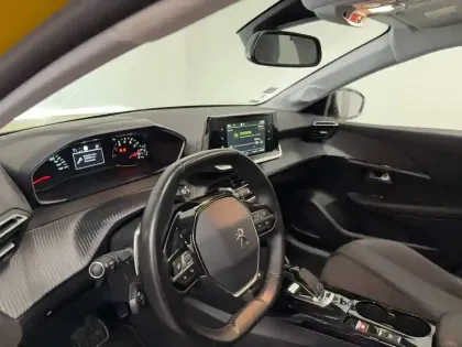 Photo 46 Peugeot 208  PureTech 100 S&S EAT8