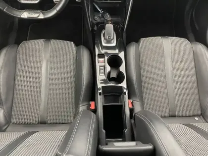 Photo 24 Peugeot 2008  PureTech 130 S&S EAT8