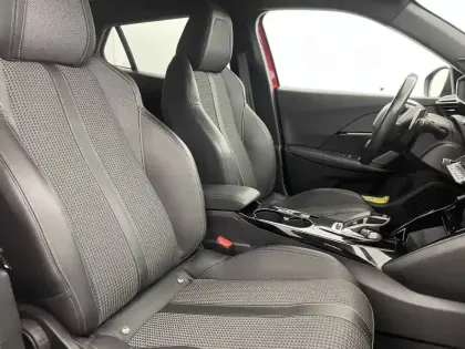 Photo 26 Peugeot 2008  PureTech 130 S&S EAT8