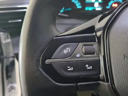 Photo 27 Peugeot 208  Electrique 50 kWh 136ch