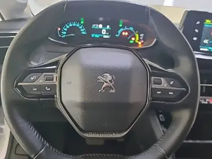 Photo 8 Peugeot 208  Electrique 50 kWh 136ch