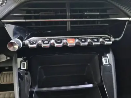 Photo 24 Peugeot 208  Electrique 50 kWh 136ch