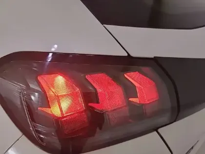 Photo 16 Peugeot 208  Electrique 50 kWh 136ch