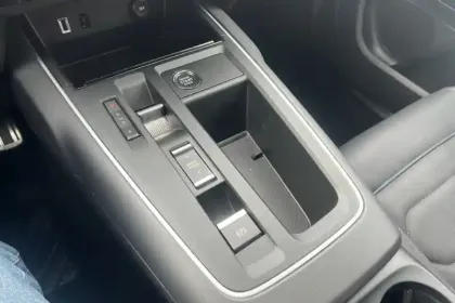 Photo 20 Citroën C5 aircross  Hybride Rechargeable 225 e-EAT8