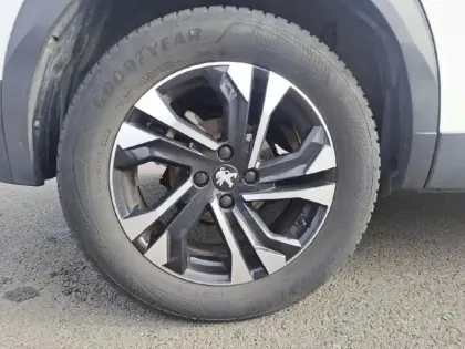 Photo 14 Peugeot 2008  PureTech 130 S&S BVM6 Allure