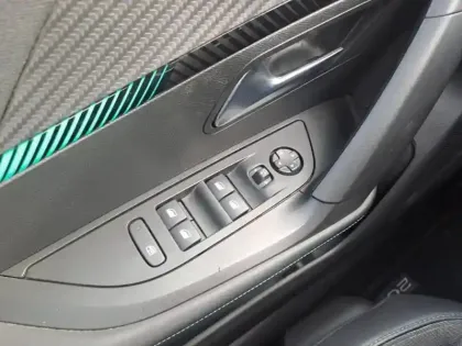 Photo 19 Peugeot 2008  PureTech 130 S&S BVM6 Allure