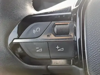 Photo 18 Peugeot 2008  PureTech 130 S&S BVM6 Allure