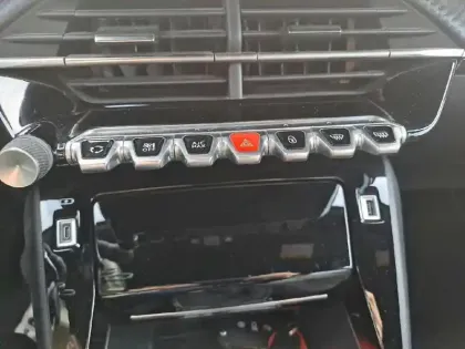 Photo 12 Peugeot 2008  PureTech 130 S&S BVM6 Allure