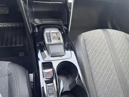 Photo 23 Peugeot 208  Hybrid 100 e-DCS6 Allure