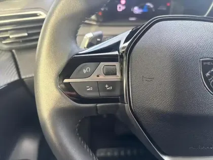 Photo 18 Peugeot 208  Hybrid 100 e-DCS6 Allure