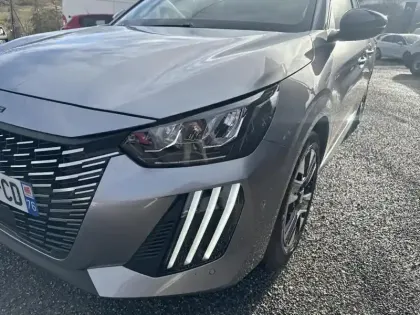 Photo 13 Peugeot 208  Hybrid 100 e-DCS6 Allure