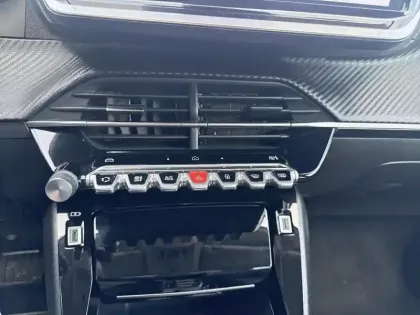 Photo 12 Peugeot 208  Hybrid 100 e-DCS6 Allure