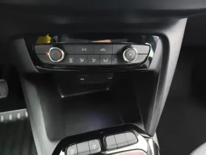 Photo 12 Opel Corsa  1.2 Turbo 100 ch BVM6 Edition