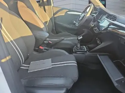 Photo 27 Opel Corsa  1.2 Turbo 100 ch BVM6 GS