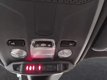 Photo 24 Peugeot 2008  BlueHDi 130 S&S EAT8 Allure Pack