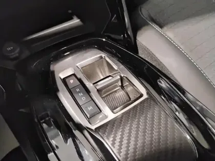 Photo 23 Peugeot 2008  BlueHDi 130 S&S EAT8 Allure Pack