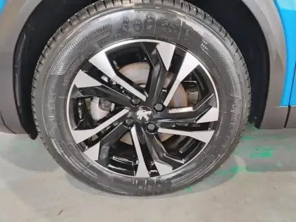 Photo 14 Peugeot 2008  BlueHDi 130 S&S EAT8 Allure Pack