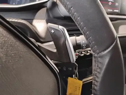 Photo 17 Peugeot 2008  BlueHDi 130 S&S EAT8 Allure Pack