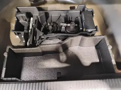 Photo 26 Peugeot 2008  BlueHDi 130 S&S EAT8 Allure Pack