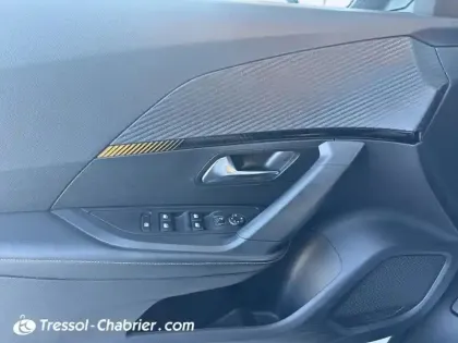 Photo 24 Peugeot 2008  BlueHDi 130 S&S EAT8 Allure