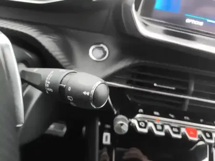 Photo 16 Peugeot 208  PureTech 130 S&S EAT8 GT Pack