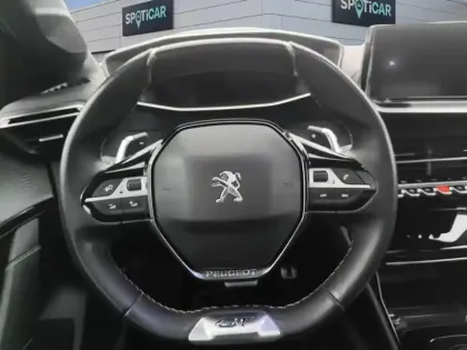 Photo 10 Peugeot 208  PureTech 130 S&S EAT8 GT Pack