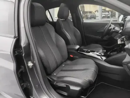 Photo 7 Peugeot 208  PureTech 130 S&S EAT8 GT Pack