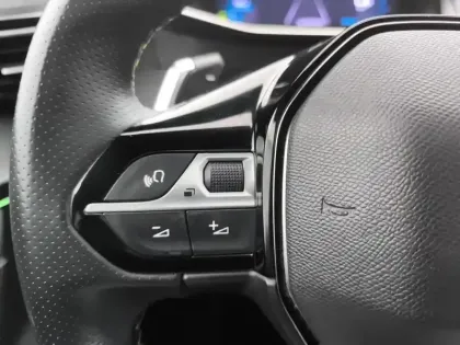 Photo 17 Peugeot 208  PureTech 130 S&S EAT8 GT Pack