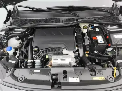 Photo 5 Peugeot 208  PureTech 130 S&S EAT8 GT Pack