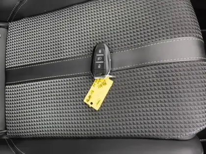 Photo 14 Peugeot 208  PureTech 130 S&S EAT8 GT Pack