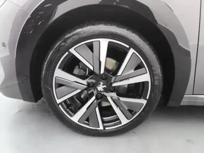 Photo 13 Peugeot 208  PureTech 130 S&S EAT8 GT Pack