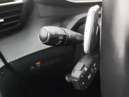 Photo 15 Peugeot 208  PureTech 130 S&S EAT8 GT Pack