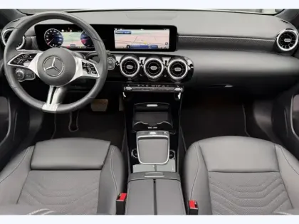 Photo 10 Mercedes Classe A A 200 Compacte