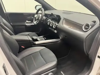 Photo 16 Mercedes Classe B 200 d AMG Line Edition