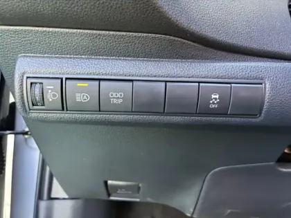 Photo 18 Toyota Corolla Hybride 1.8L 140h Design