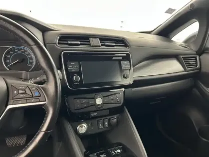 Photo 16 Nissan Leaf 150ch 40kWh 2.ZERO