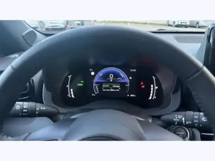 Photo 20 Toyota Yaris Hybride 1.5 HYBRID 130H DESIGN PACK 2WD