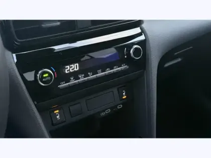 Photo 17 Toyota Yaris Hybride 1.5 HYBRID 130H DESIGN PACK 2WD