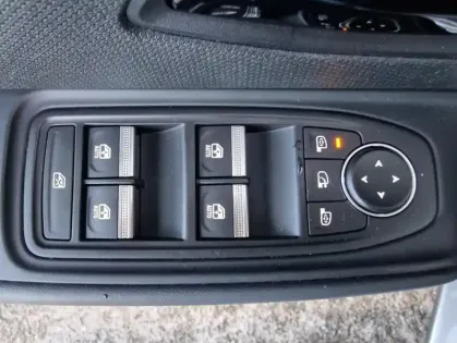 Photo 35 Renault Clio VI techno full hybrid E-Tech 160 ch