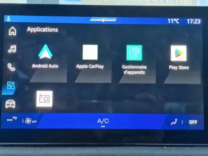 Photo 8 Renault Clio VI techno full hybrid E-Tech 160 ch