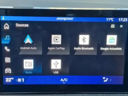 Photo 10 Renault Clio VI techno full hybrid E-Tech 160 ch