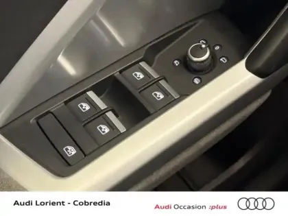 Photo 8 Audi Q3  35 TFSI 150ch Design Luxe S tronic 7