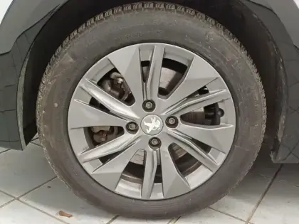 Photo 8 Peugeot 208  e- 136ch Allure