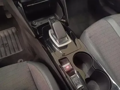 Photo 14 Peugeot 208  e- 136ch Allure