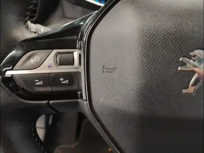 Photo 12 Peugeot 2008  e- 136ch Allure Pack