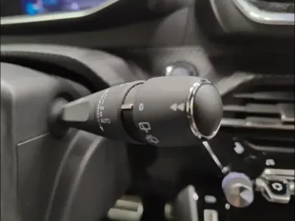 Photo 14 Peugeot 2008  e- 136ch Allure Pack