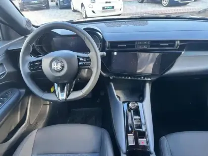 Photo 12 Alfa Romeo Junior  1.2 Ibrida 145ch e-DCT6